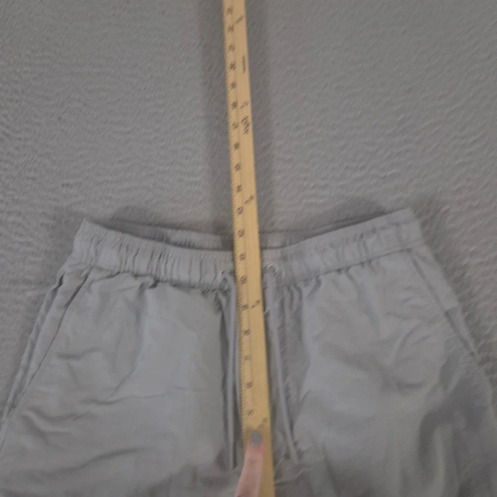 American Eagle Shorts Mens XS Gray Mesh Lined Nylon Athletic Swim Trunks Pocket
